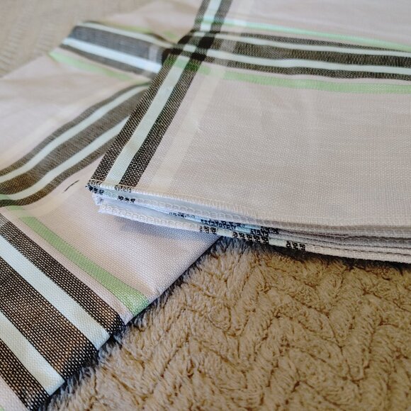 84" X 60" Rectangular Tablecloth, Vinyl, Spill Proof, Lined/backed. - Picture 5 of 12